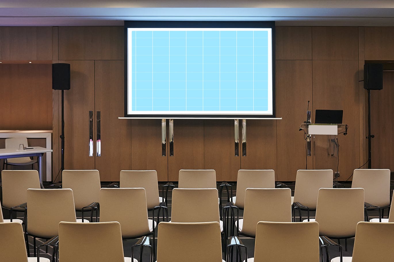 会议室电视/投影屏幕样机模板v1 Conference_Room_Screen-HORIZ-Mockup