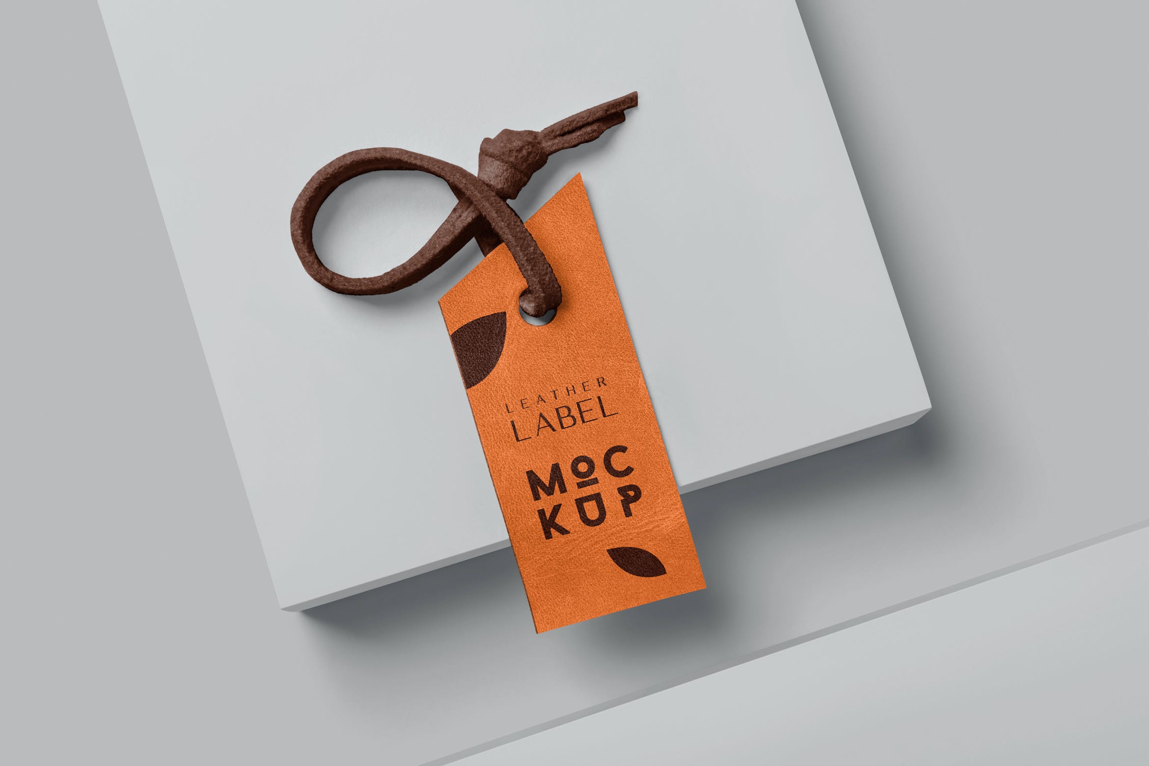 斜切皮革标签设计样机模板 Bevel Cut leather Label Mockups