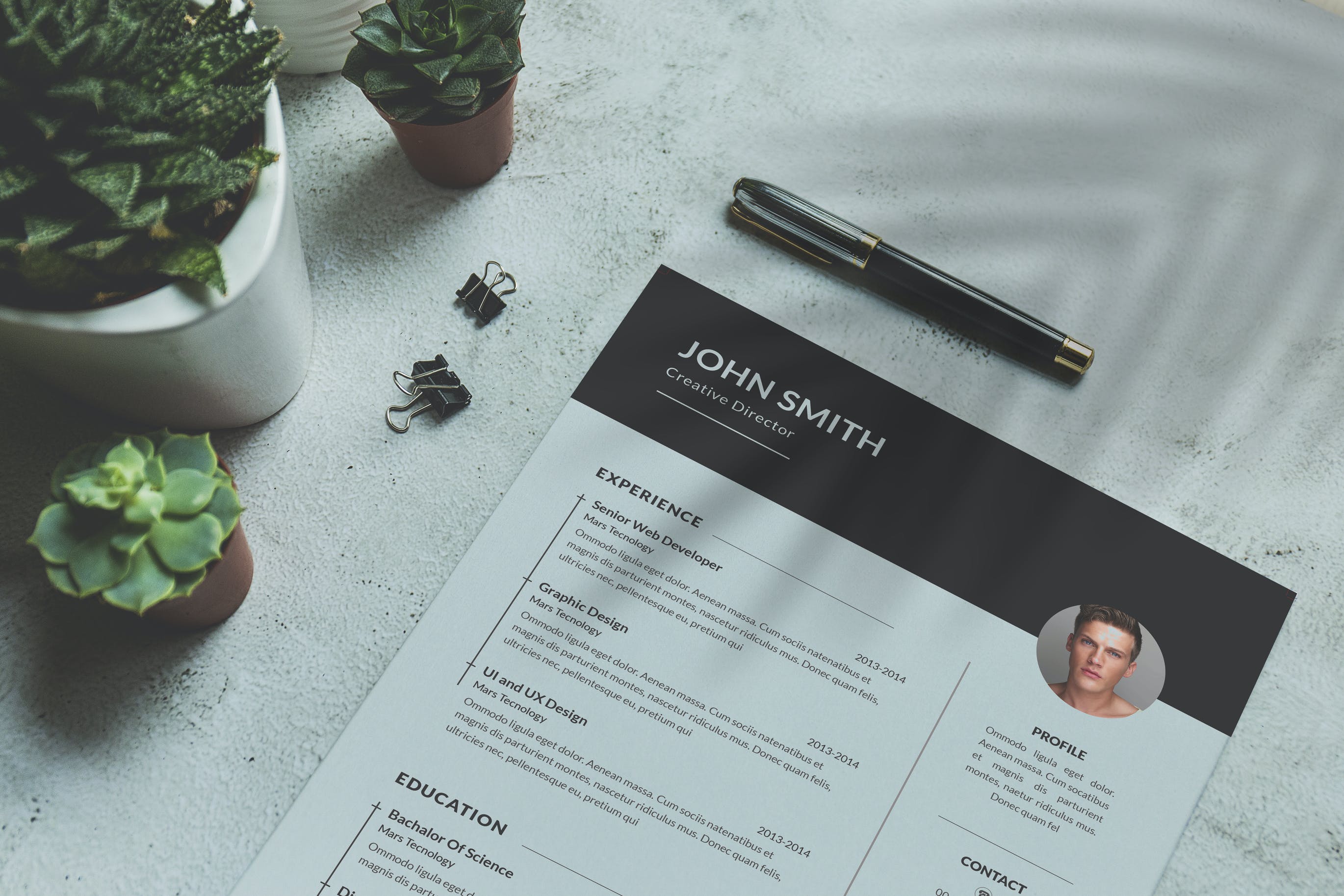 传单简历&海报样机 Perspective Flyer Resume or Poster Mockup