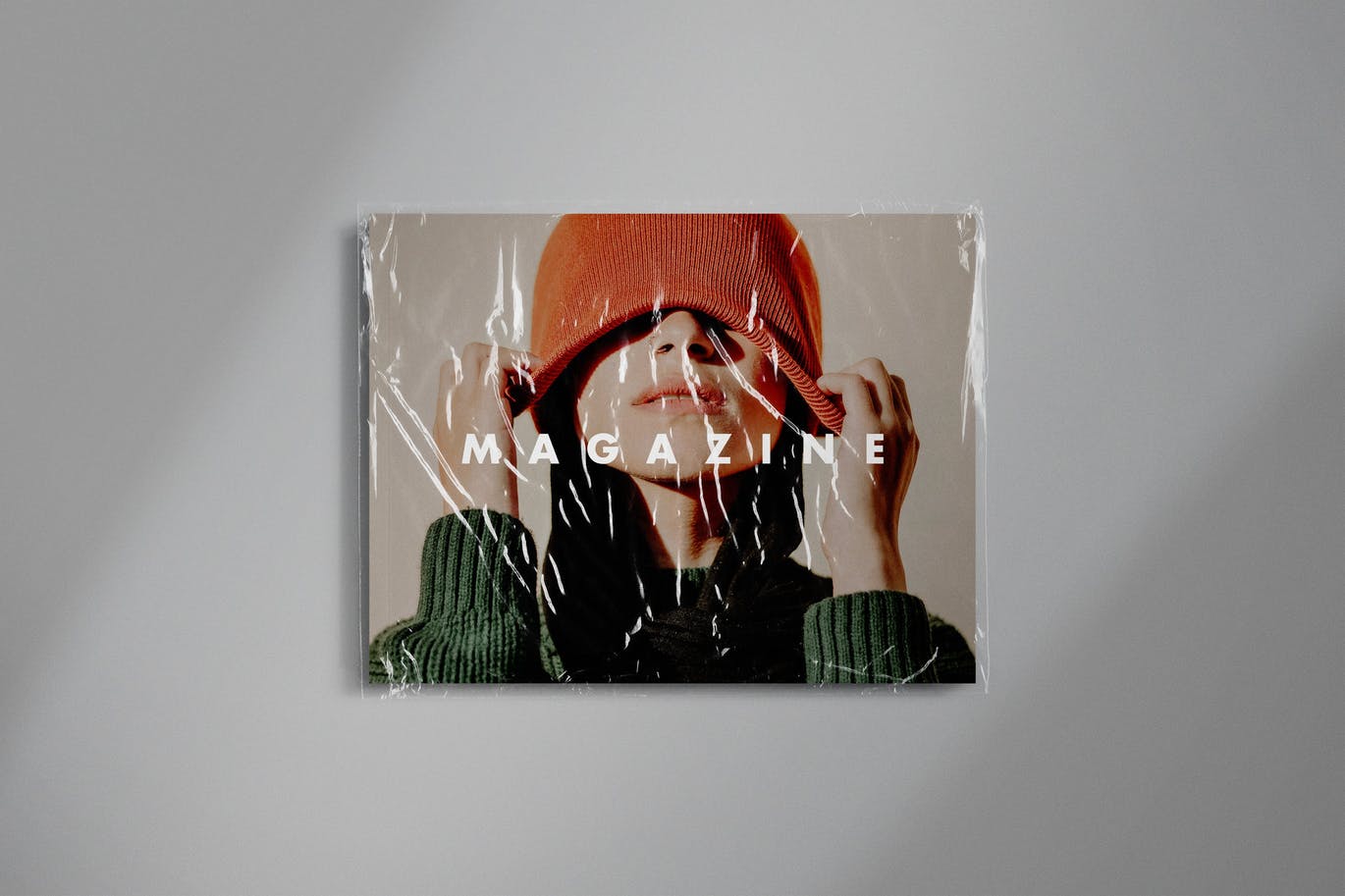 透明塑料包装杂志封面设计样机素材 Wrapped Magazine Mockup