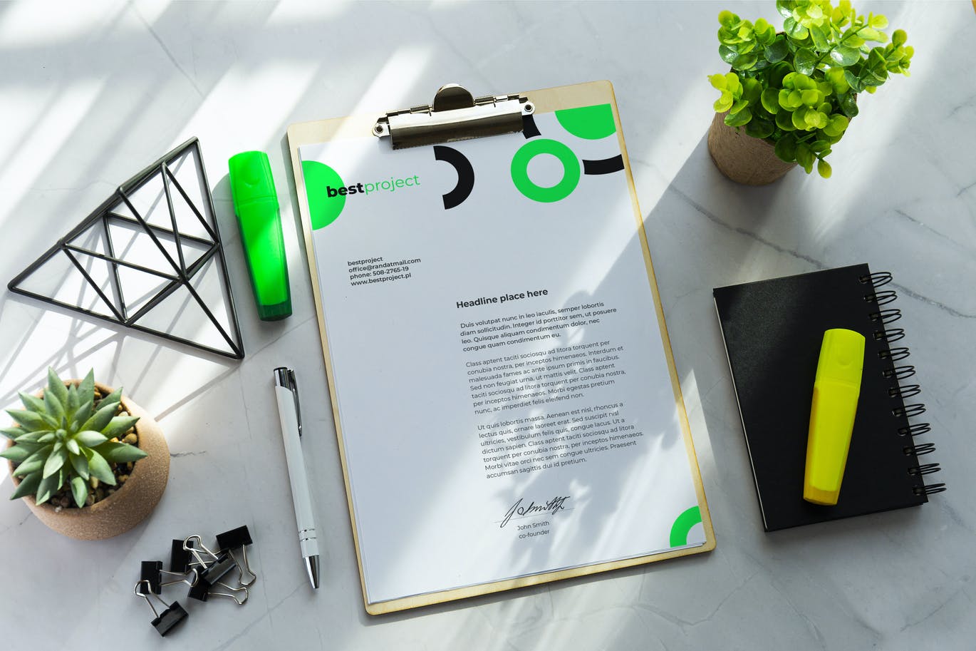 A4尺寸文件/书写夹板样机 A4 Clipboard Mockup