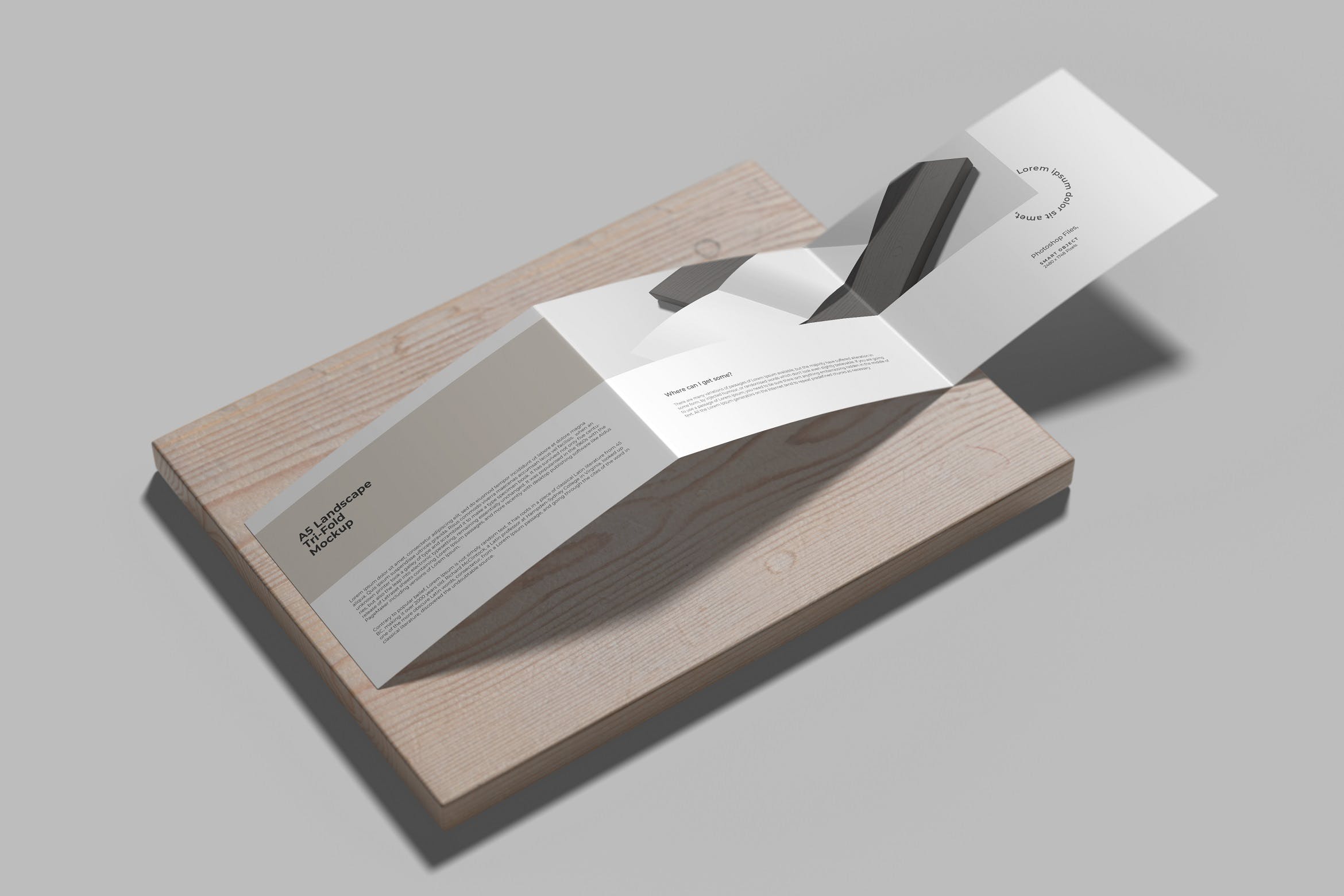 Z折页宣传单效果图样机 Z Fold A5 Landscape Mockup on The Wood