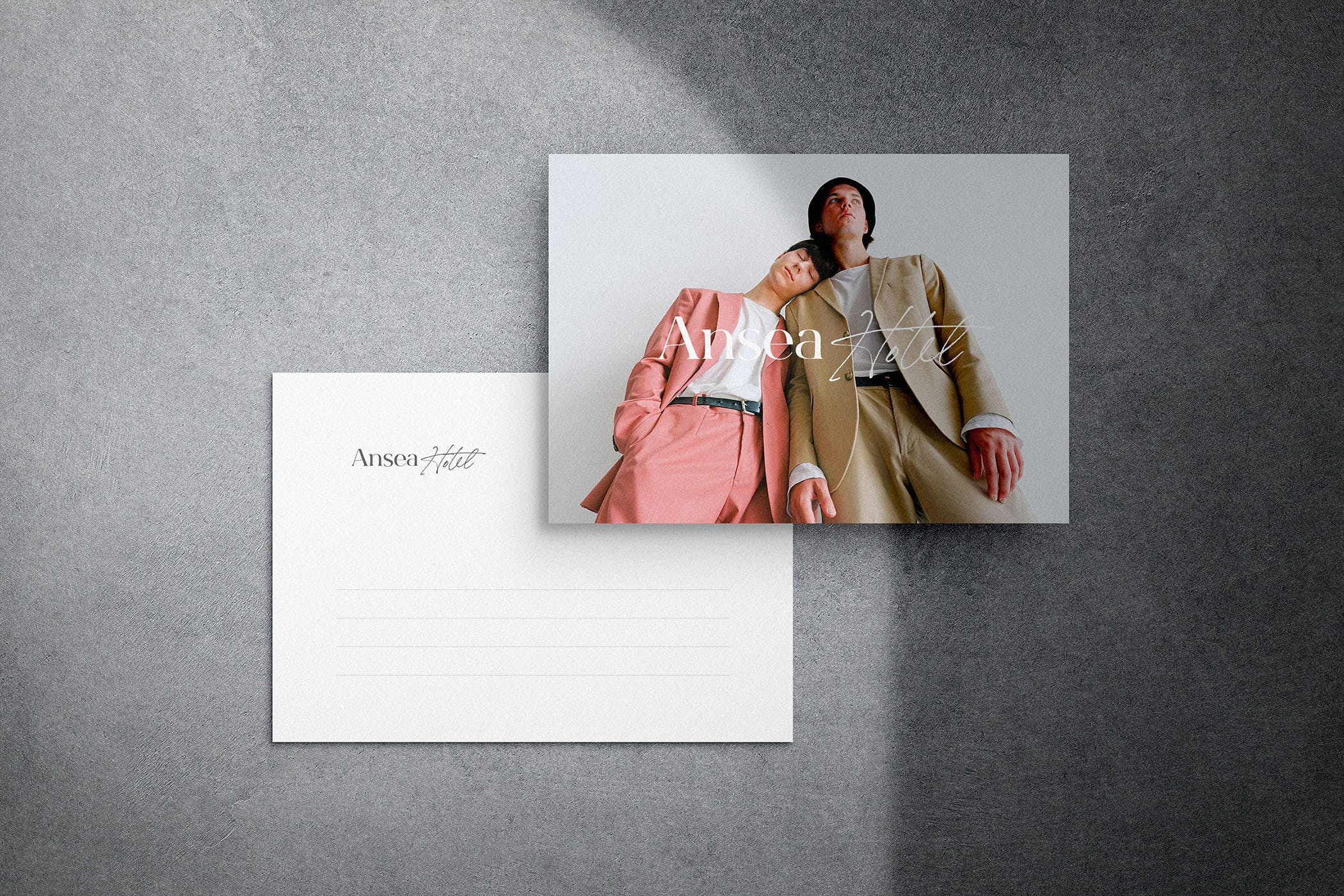 签名照/明信片设计样机 Souvenir Postcard Mockup Scene