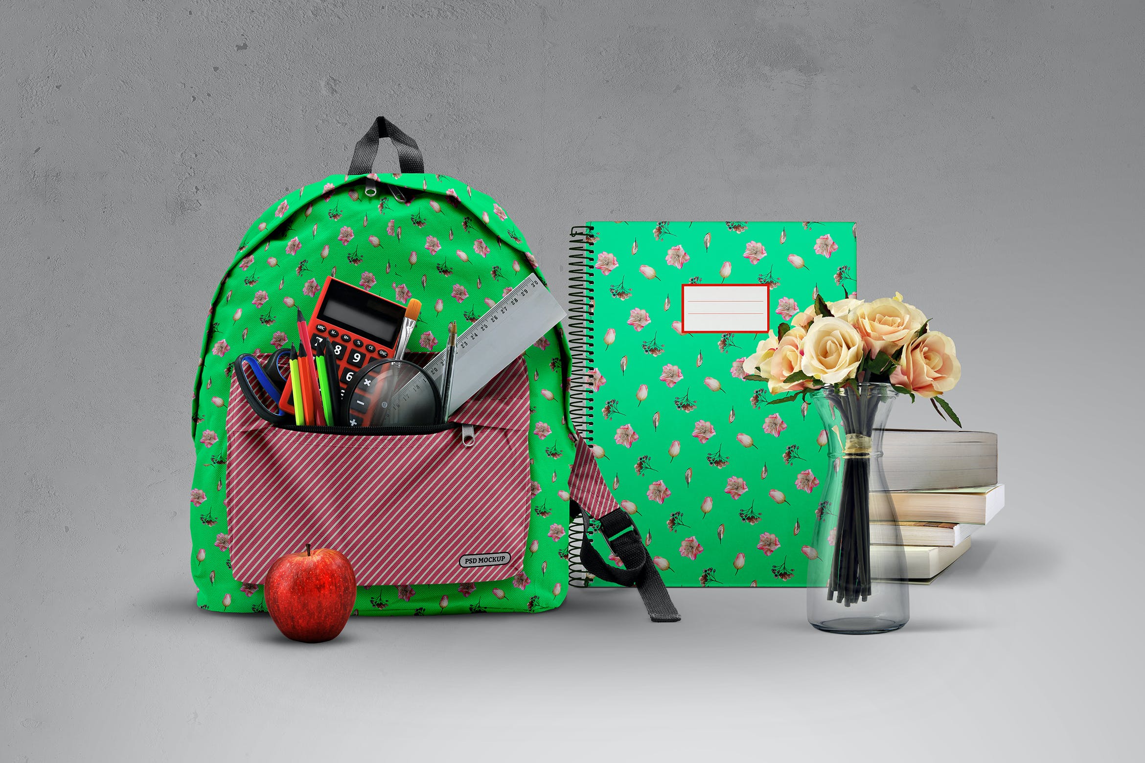 学习用品文具记事本封面样机 Back to School Mockup Scene