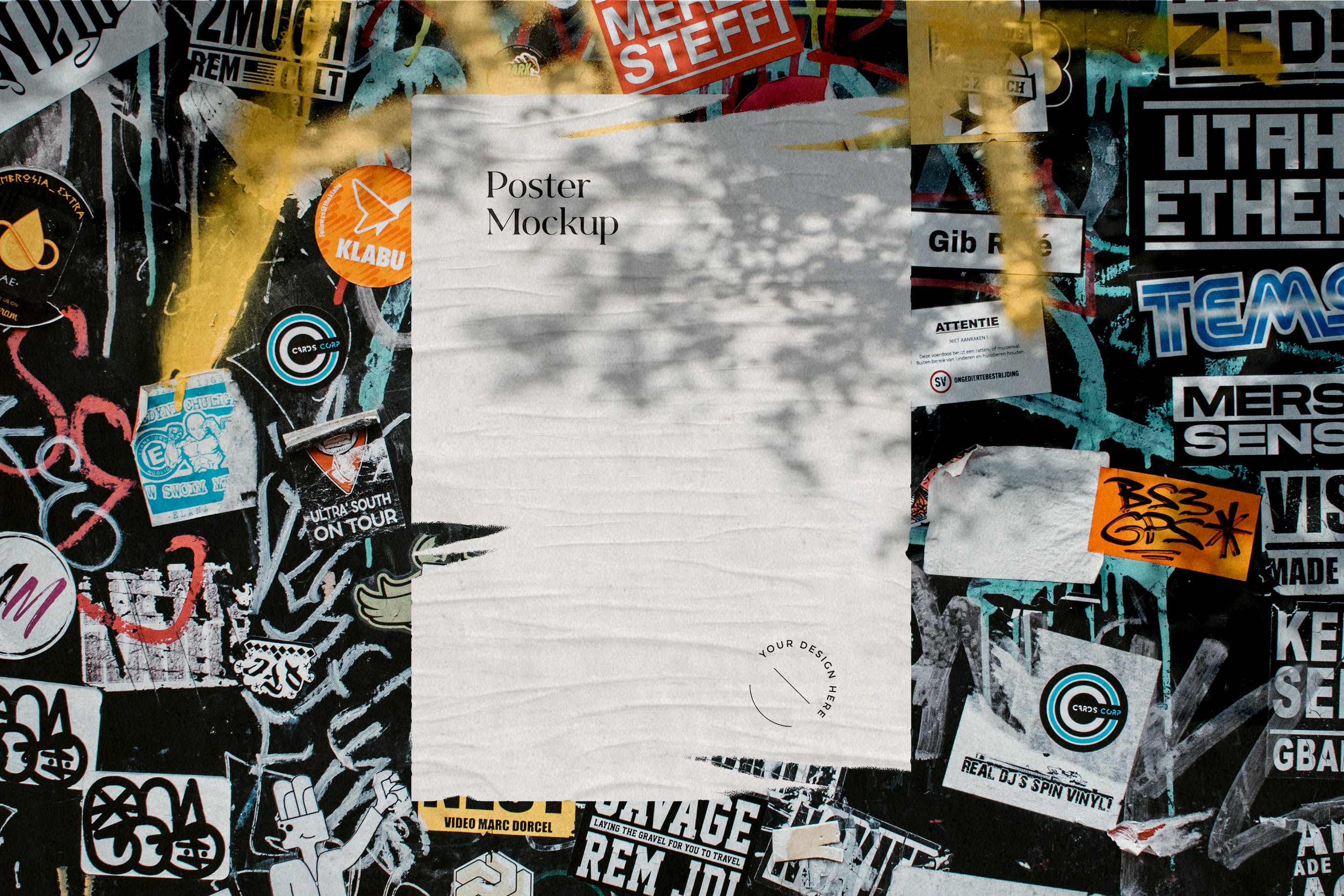 贴纸墙上的破烂海报样机 Ragged Poster Mockup on Sticker Wall