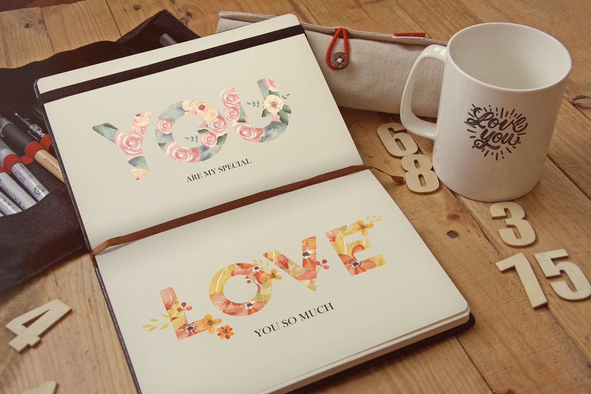 袖珍笔记本素描手绘作品预览样机模板v1 Pocket Notebook Sketch