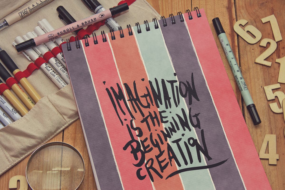 速写本封面艺术作品展示样机模板 Sketchbook Zoom