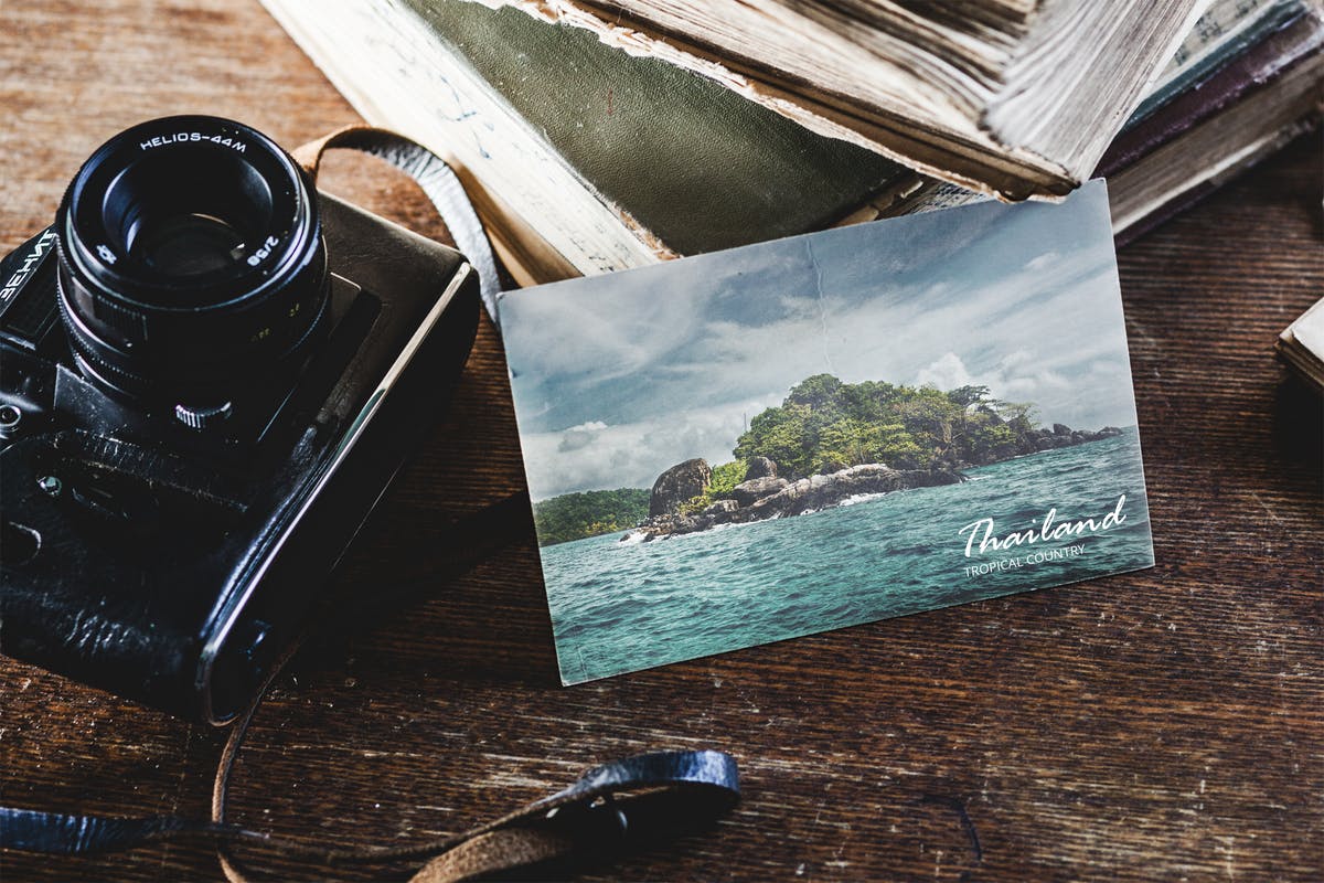 4款复古风格明信片设计样机模板 4 Vintage Postcard Mock-up