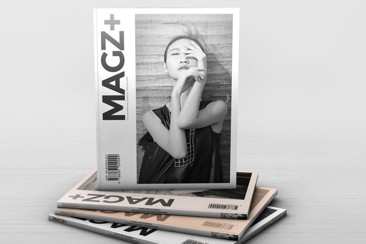 逼真时尚杂志样机模板 Realistic Magazine Mockups