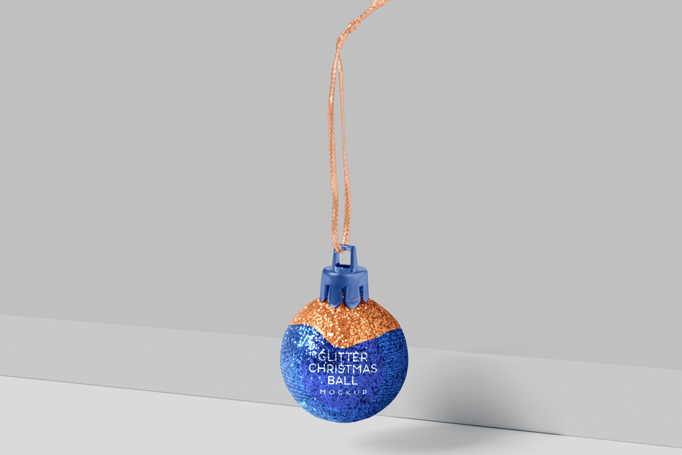 闪闪发光圣诞装饰球样机模板 Glitter Christmas Ball Mockup